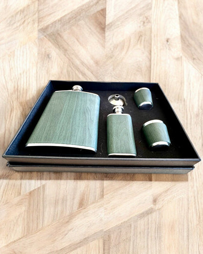 Set med fickpluntor med glas "Forest Spirit", för presentpersonalisation med gravyr