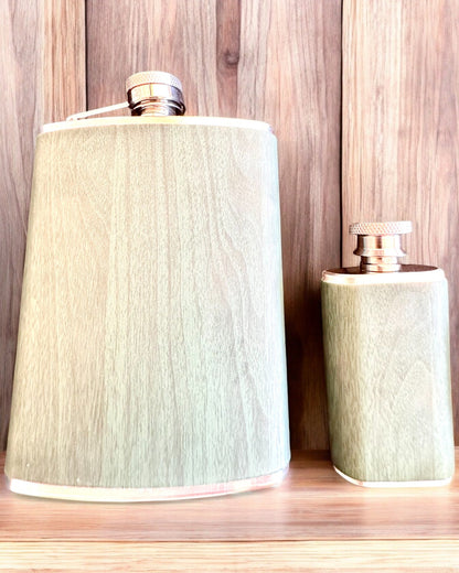 Set med fickpluntor med glas "Forest Spirit", för presentpersonalisation med gravyr