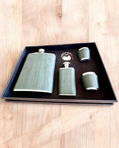 Set med fickpluntor med glas "Forest Spirit", för presentpersonalisation med gravyr