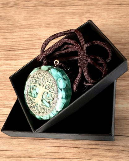 Amulett "Livets Träd" med turkos – Din personliga styrka, halsband som present, personalisering med gravyr