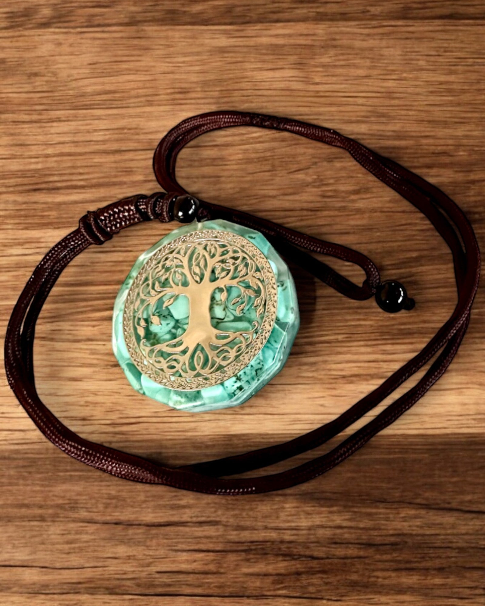 Amulett "Livets Träd" med turkos – Din personliga styrka, halsband som present, personalisering med gravyr