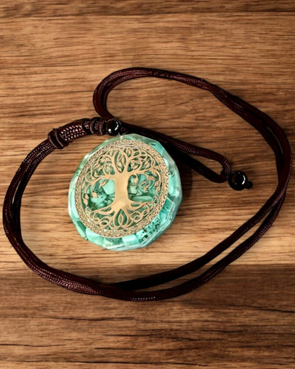 Amulett "Livets Träd" med turkos – Din personliga styrka, halsband som present, personalisering med gravyr