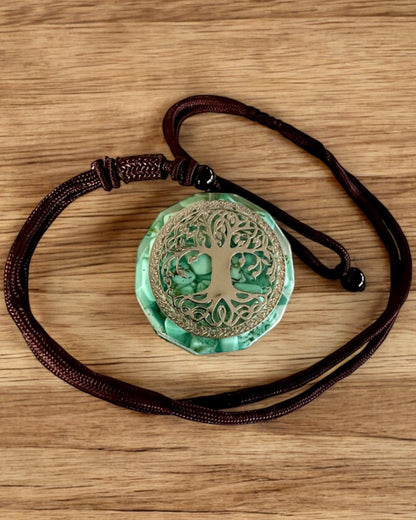 Amulett "Livets Träd" med turkos – Din personliga styrka, halsband som present, personalisering med gravyr