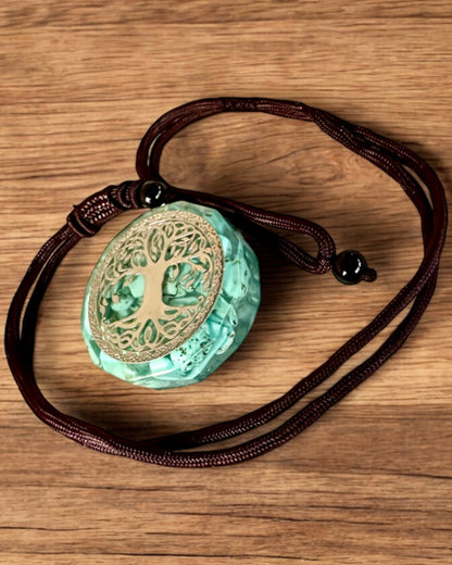 Amulett "Livets Träd" med turkos – Din personliga styrka, halsband som present, personalisering med gravyr