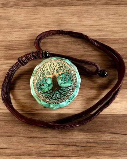 Amulett "Livets Träd" med turkos – Din personliga styrka, halsband som present, personalisering med gravyr