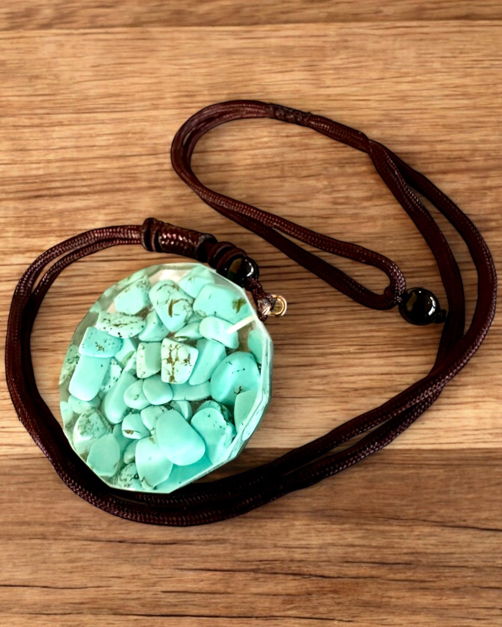 Amulett "Livets Träd" med turkos – Din personliga styrka, halsband som present, personalisering med gravyr