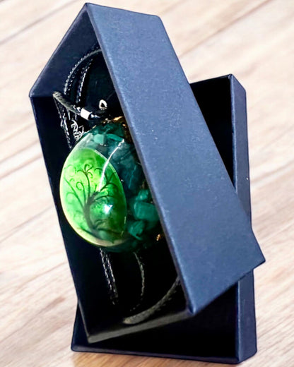"Malachitowy Amulet Życia" - halsband med möjlighet till personlig gravyr som present