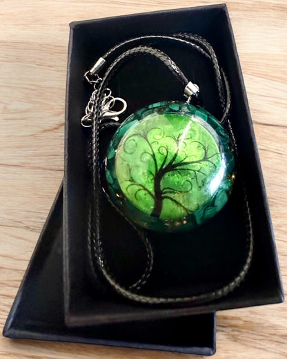 "Malachitowy Amulet Życia" - halsband med möjlighet till personlig gravyr som present