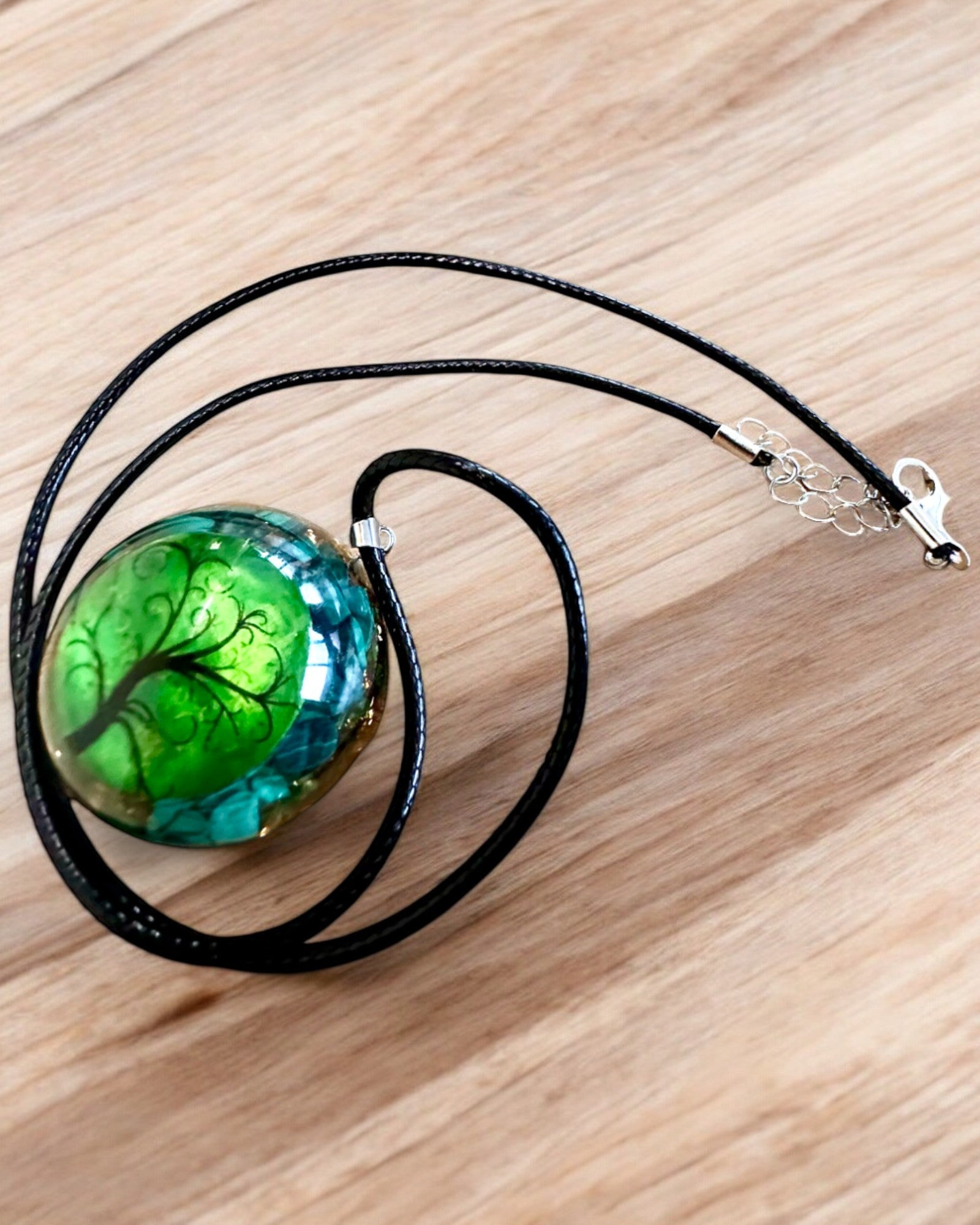 "Malachitowy Amulet Życia" - halsband med möjlighet till personlig gravyr som present