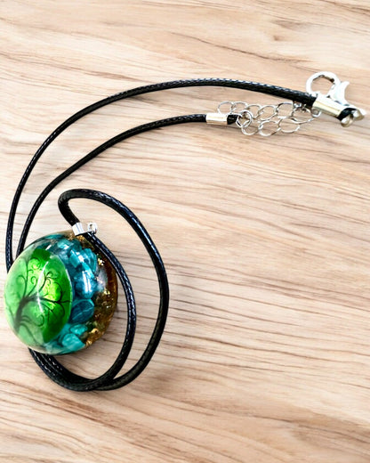 "Malachitowy Amulet Życia" - halsband med möjlighet till personlig gravyr som present