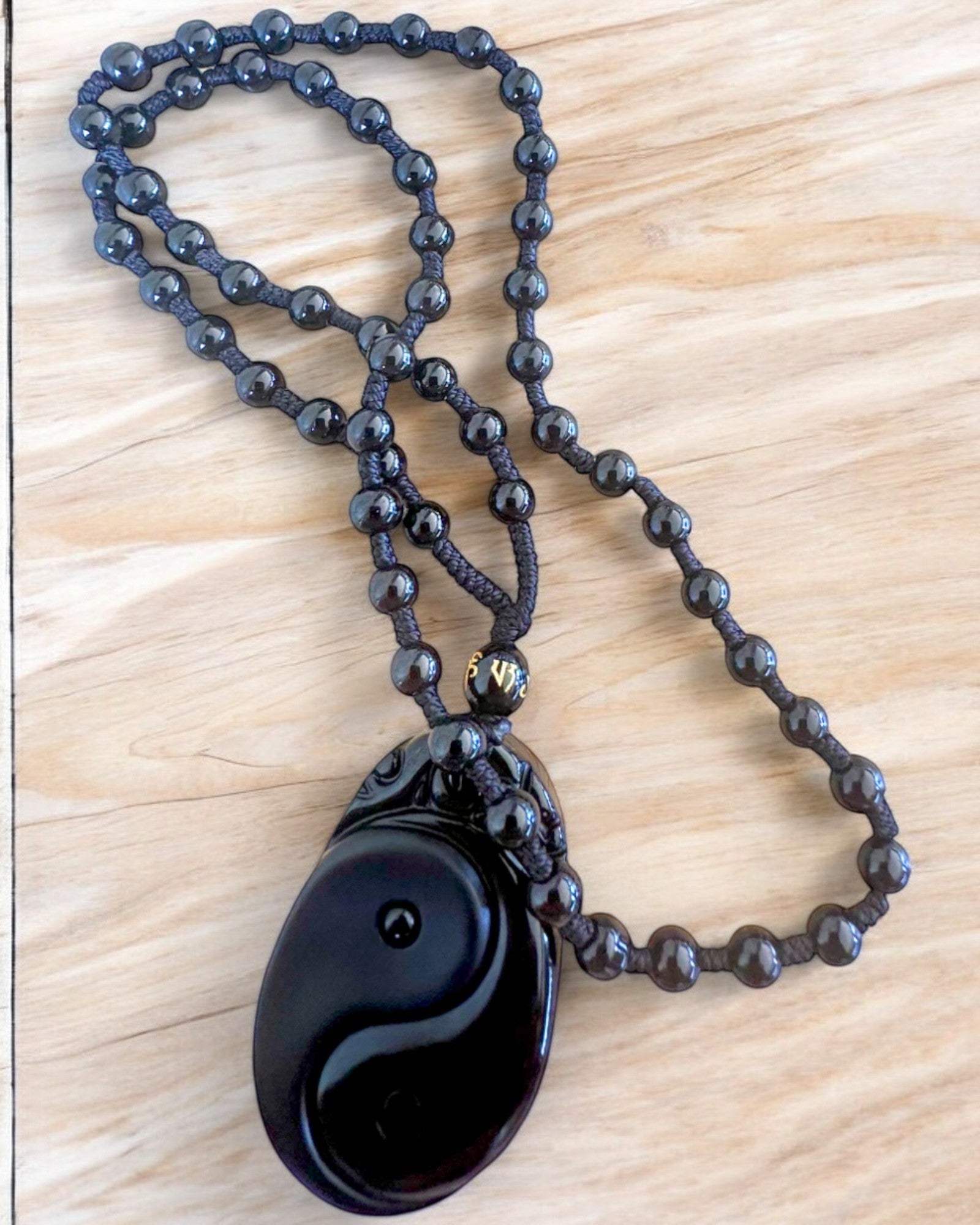 Obsidian Yin Yang Amulett med Gravyr - Harmoni och Skydd, personalisering med gravyr som present