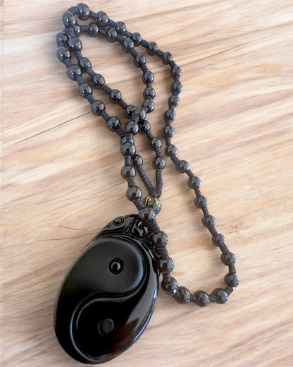 Obsidian Yin Yang Amulett med Gravyr - Harmoni och Skydd, personalisering med gravyr som present