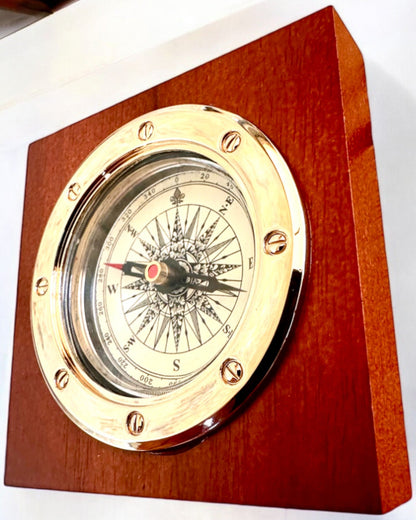 Kompass "Navigator2" - Klassisk elegans i mässing och trä, personalisering med gravyr som present