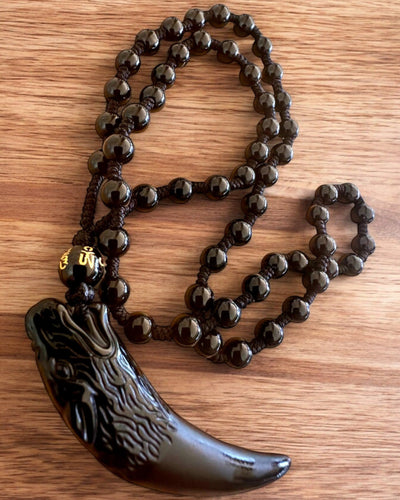 Wilczy Ząb Jadeitowy - Amulett av Styrka och Skydd, möjlighet till personlig gravyr som present