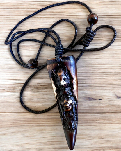 Wilczy Kieł halsband, amulett av harts - Mystisk Naturkraft, möjlighet till personlig gravyr som present