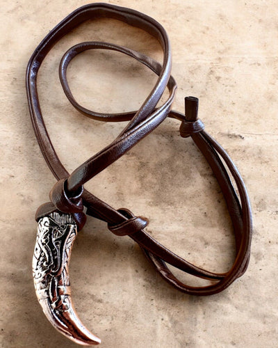 Wilczy Kieł i rostfritt stål – Amulett av Mod, halsband med möjlighet till personlig gravyr som present