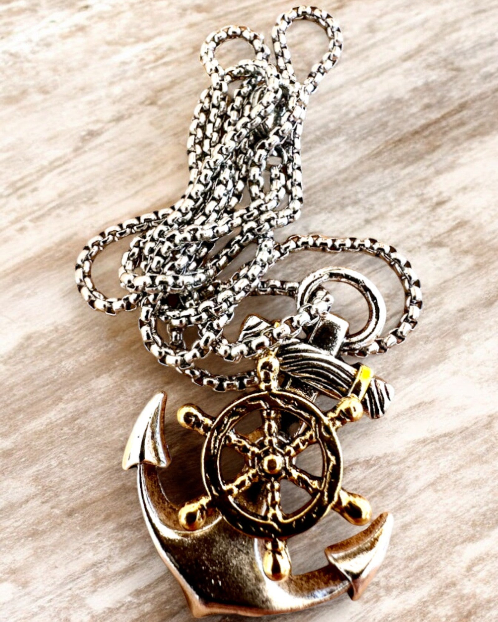 Amulett Morski "Kotwica Kapitana", halsband med gravyralternativ som present