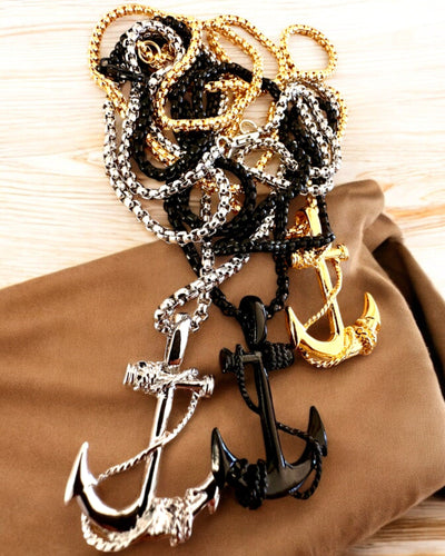 Bestämdhetens Ankare, Maritim Amulett, halsband, möjlighet till personlig gravyr som present, 3 varianter att välja mellan