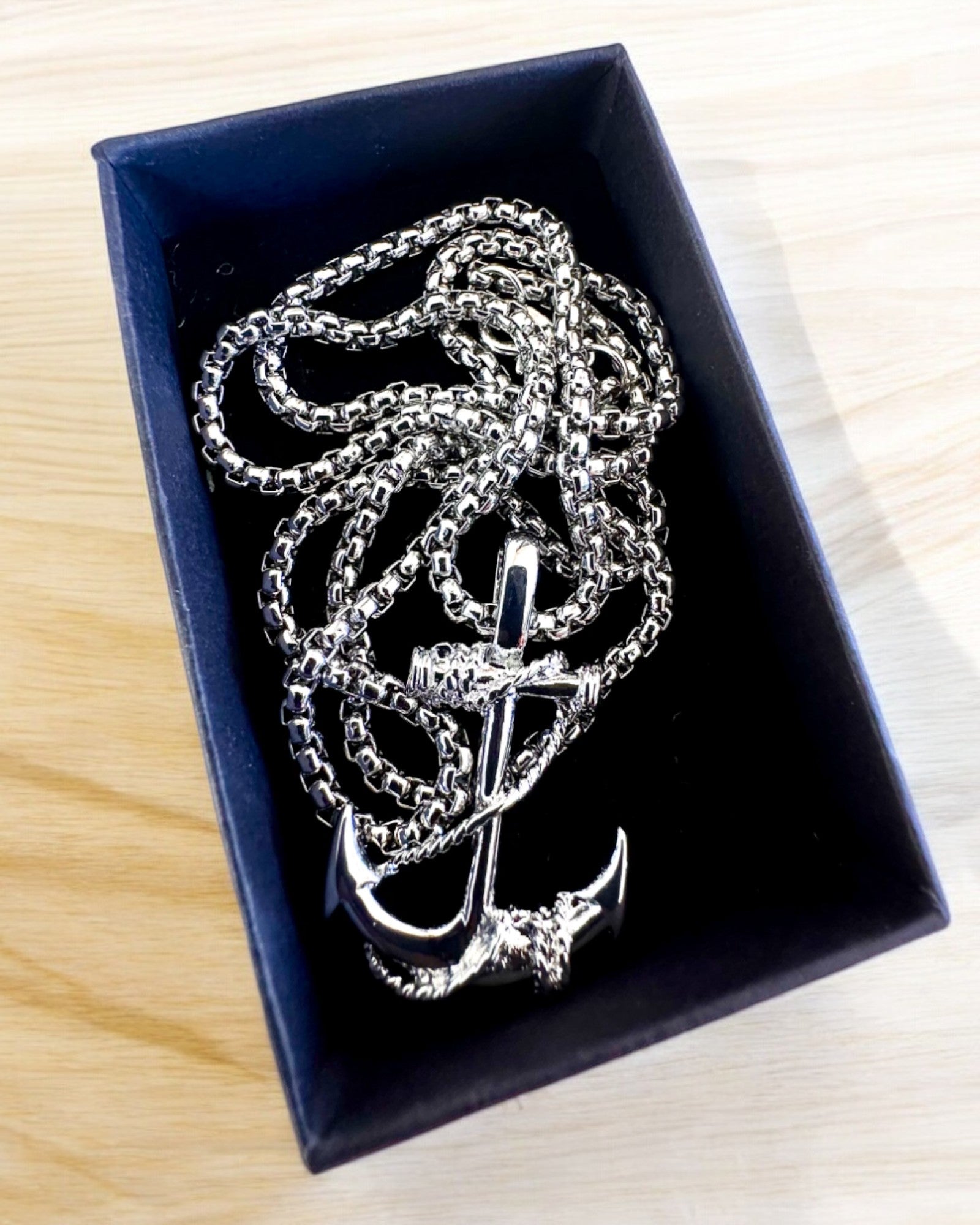 "Kotwica Determinacji - Amulet Morski", halsband, möjlighet till personlig gravyr som present, 3 varianter att välja mellan