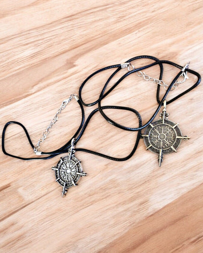 Amulett Nordens Krigare - Vikingkompass, möjlighet till personlig gravyr som present, 2 varianter att välja mellan