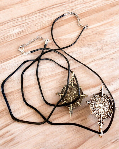 Amulett Nordens Krigare - Vikingkompass, möjlighet till personlig gravyr som present, 2 varianter att välja mellan