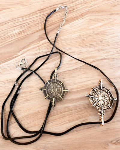 Amulett Nordens Krigare - Vikingkompass, möjlighet till personlig gravyr som present, 2 varianter att välja mellan