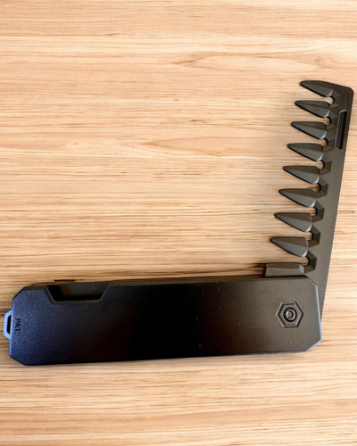 Comblok - Hopfällbar Multifunktionell Kam, möjlighet till personlig gravyr som present