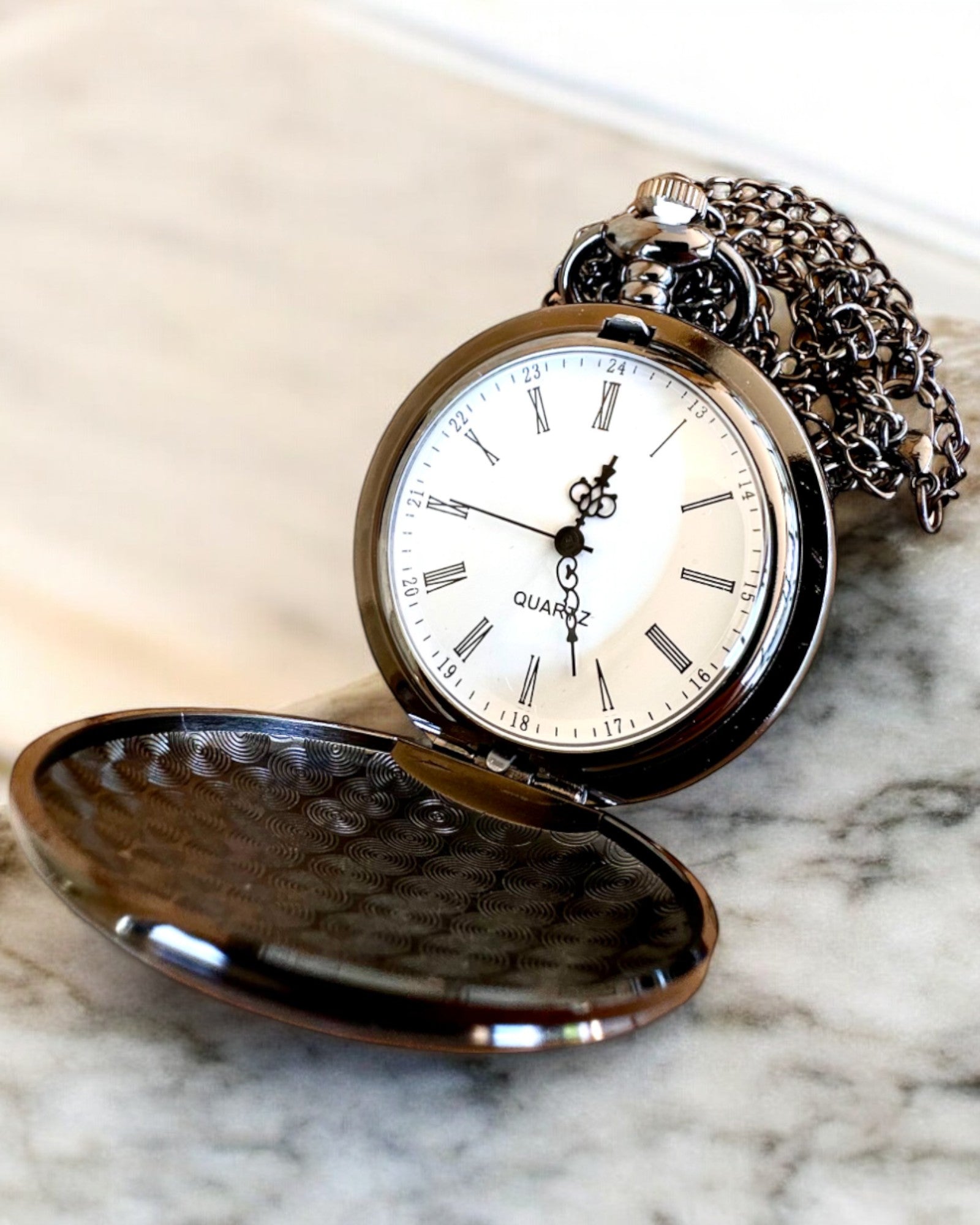 Elegant fickur "Czasownik" med graveringsalternativ som present