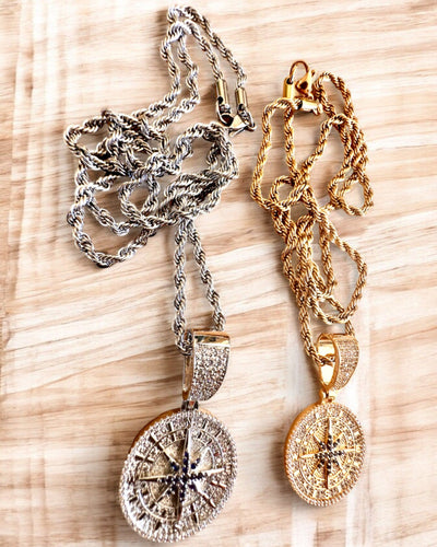 Halsband med Kompasshänge i Glamourstil med Cubic Zirconia för Kvinnor och Män - 2 alternativ att välja mellan, personalisering med gravyr som present