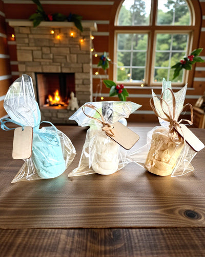 Sojaljus Vinterräv, 7,5 cm högt, handgjutet sojaljus med en söt sovande räv, kan personaliseras med gravyr på plattan