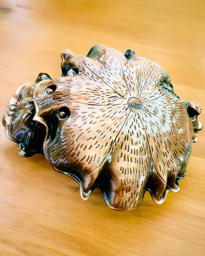 Elegant metallisk rökelsehållare Lotusblad - 4 varianter att välja mellan, möjlighet till personlig gravyr som present