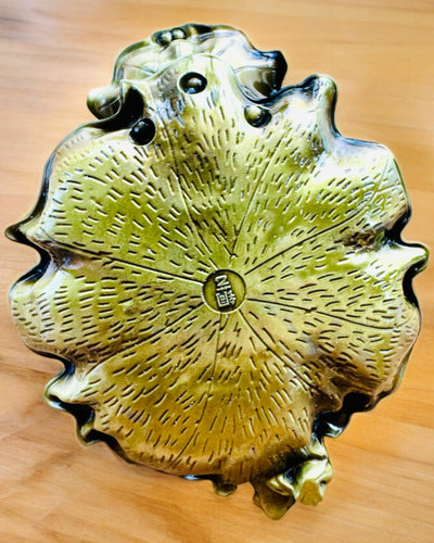 Elegant metallisk rökelsehållare Lotusblad - 4 varianter att välja mellan, möjlighet till personlig gravyr som present