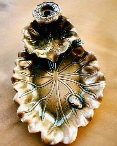 Elegant metallisk rökelsehållare Lotusblad - 4 varianter att välja mellan, möjlighet till personlig gravyr som present