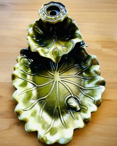 Elegant metallisk rökelsehållare Lotusblad - 4 varianter att välja mellan, möjlighet till personlig gravyr som present