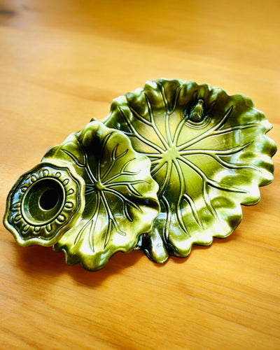 Elegant metallisk rökelsehållare Lotusblad - 4 varianter att välja mellan, möjlighet till personlig gravyr som present