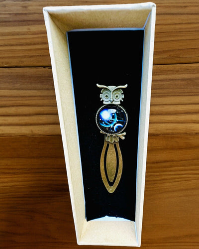 Bokmärke "Uggla med Konstellationer" - 12 varianter att välja mellan, personalisering med gravyr