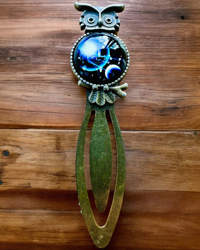 Bokmärke "Uggla med Konstellationer" - 12 varianter att välja mellan, personalisering med gravyr