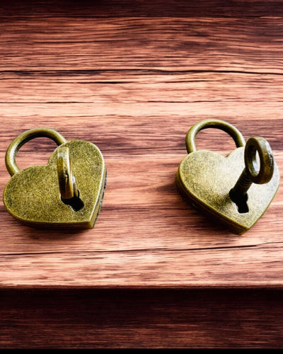 Kärleksfulla Mini Hänglås Hjärta DeLuxe, Set med 2 hänglås med nycklar, 6 varianter att välja mellan, möjlighet till gravyr för present