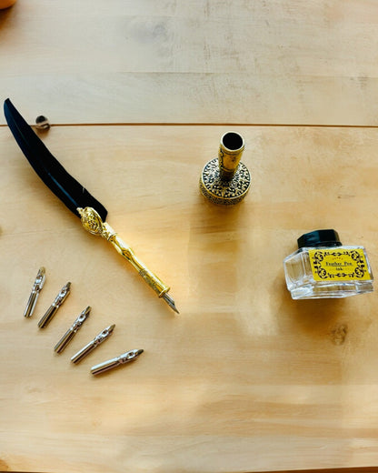Elegant Gåsfjäder med Tillbehörsset - Royal Quill, möjlighet till personlig gravyr