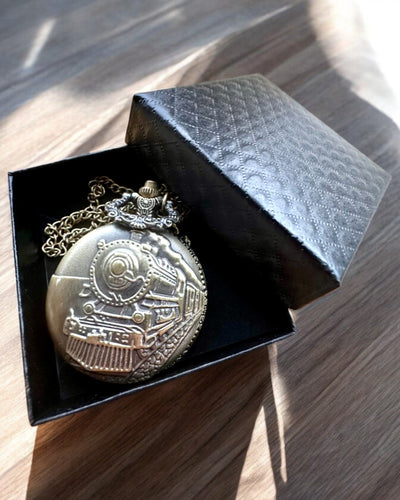 Fickur Tidslokomotiv med gravyr, som present, tågmotiv