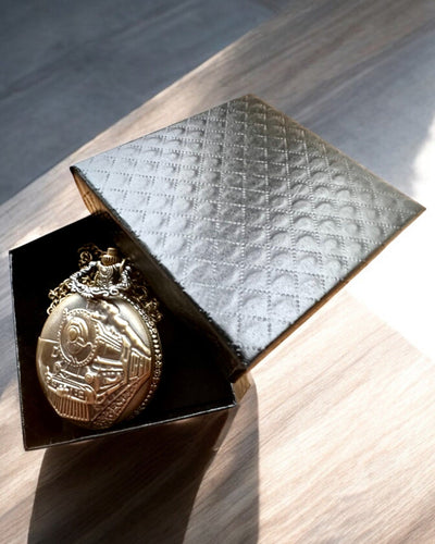 Fickur Tidslokomotiv med gravyr, som present, tågmotiv