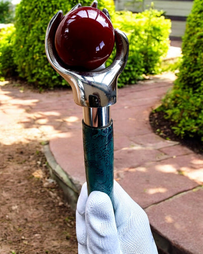 Promenadkäpp "Królewska Dłoń" – handgjord med naturligt läder, möjlighet till personlig gravyr