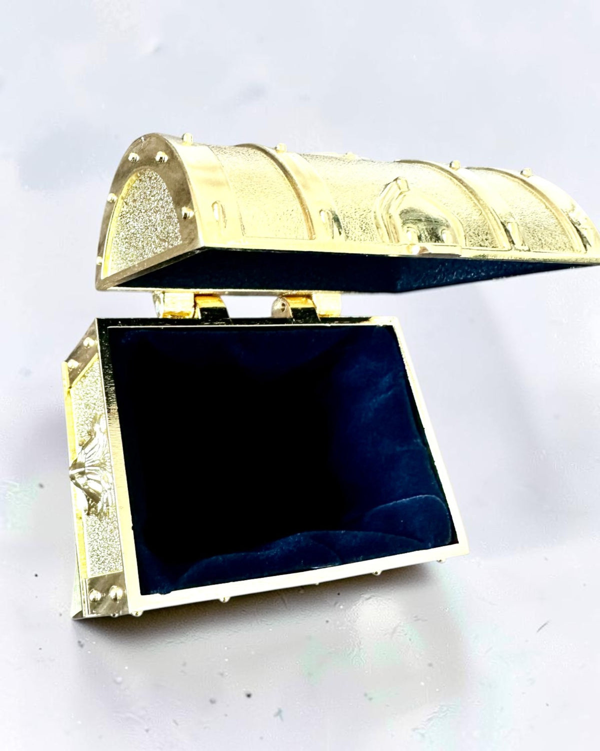 Retro metallskattkista med gravyr - Silverfärgad ask 7x5x5 cm