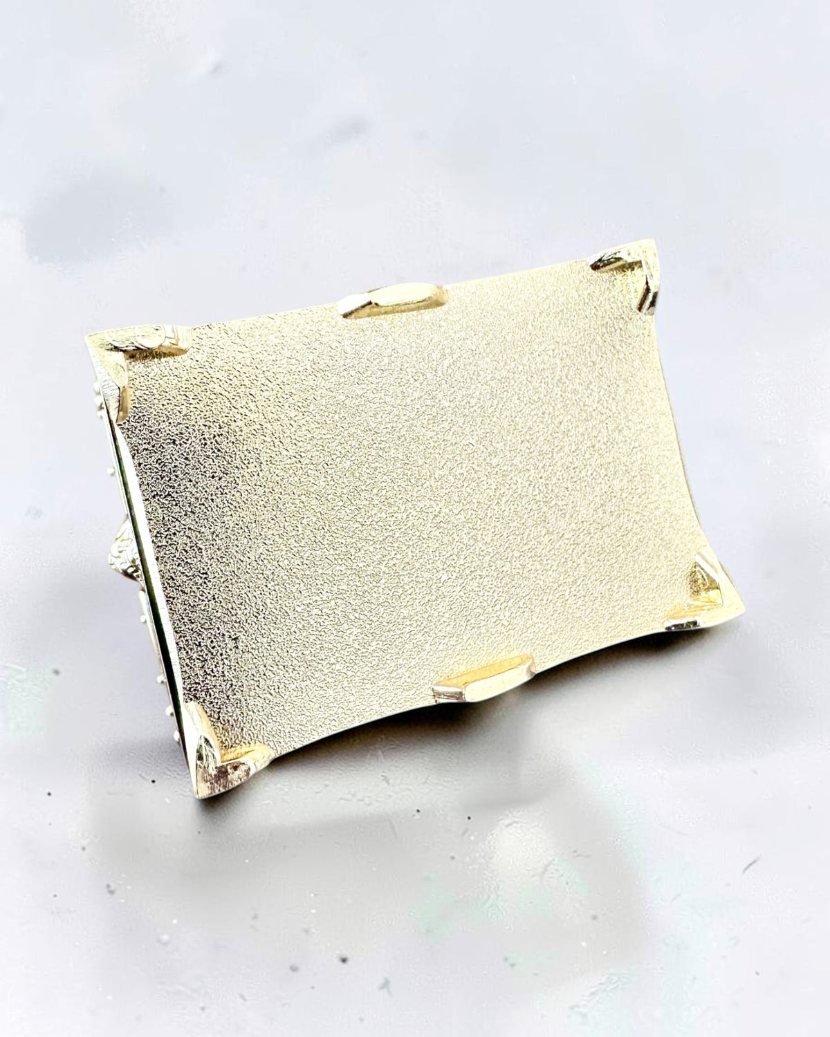 Retro metallskattkista med gravyr - Silverfärgad ask 7x5x5 cm