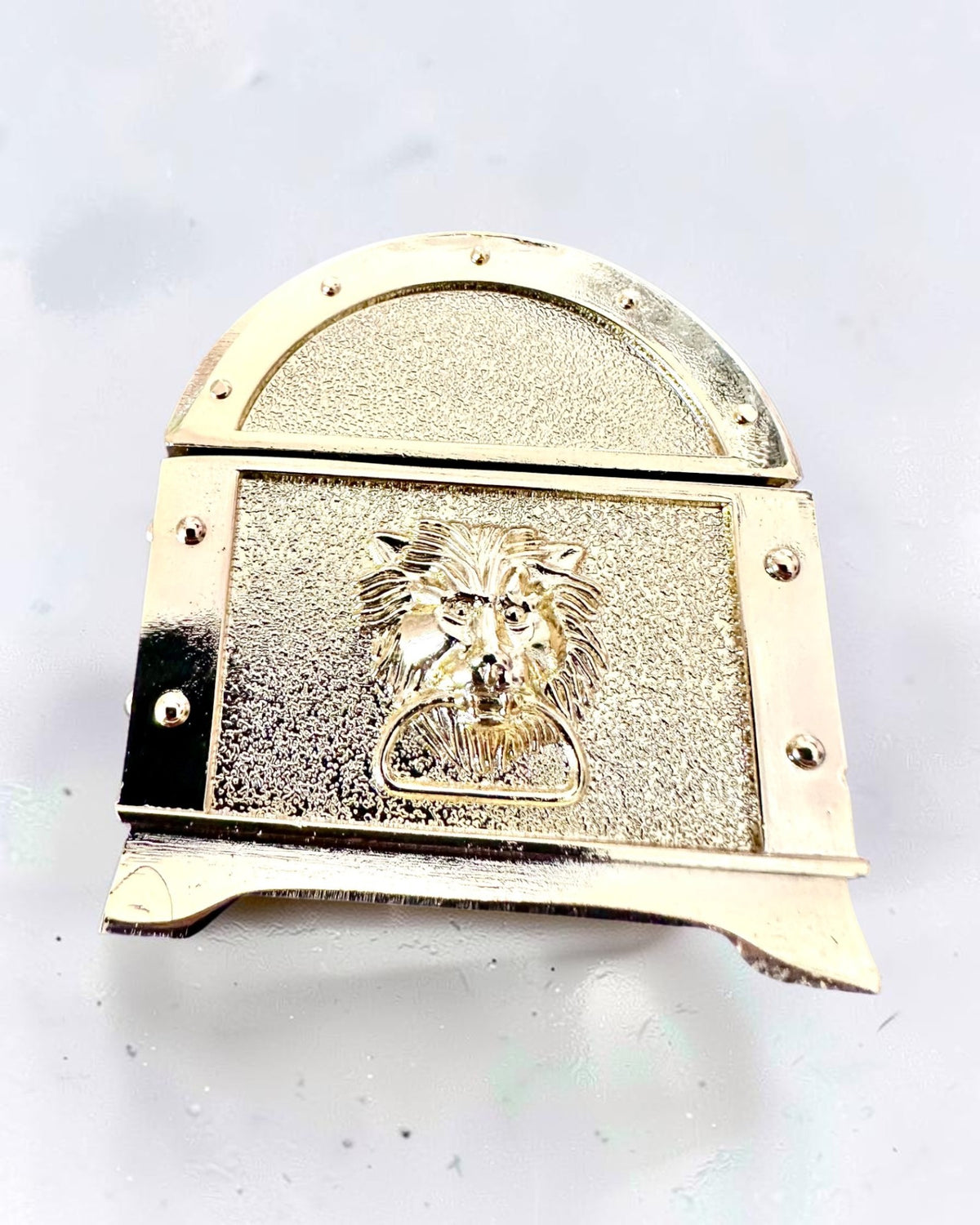 Retro metallskattkista med gravyr - Silverfärgad ask 7x5x5 cm