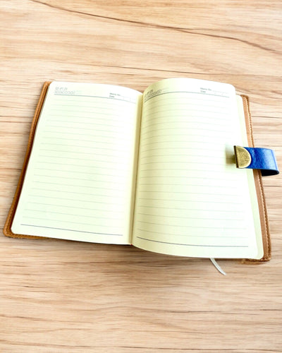 Exklusiv Läderanteckningsbok "Sekretnik" A5 med Kodlås - personalisering med gravyr