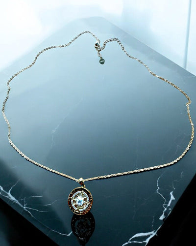 Kompasshalsband "Stjärnriktning", möjlighet till personlig gravyr, 2 färgvarianter att välja mellan