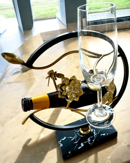 Ställ "Elegancki Owad" - för vinflaska och glas, höjd 33 cm, möjlighet till personlig gravyr som present