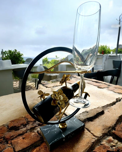 Ställ "Elegancki Owad" - för vinflaska och glas, höjd 33 cm, möjlighet till personlig gravyr som present