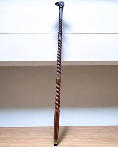 Vargväktare Handgjord Promenadkäpp i trä, möjlighet till personlig gravyr